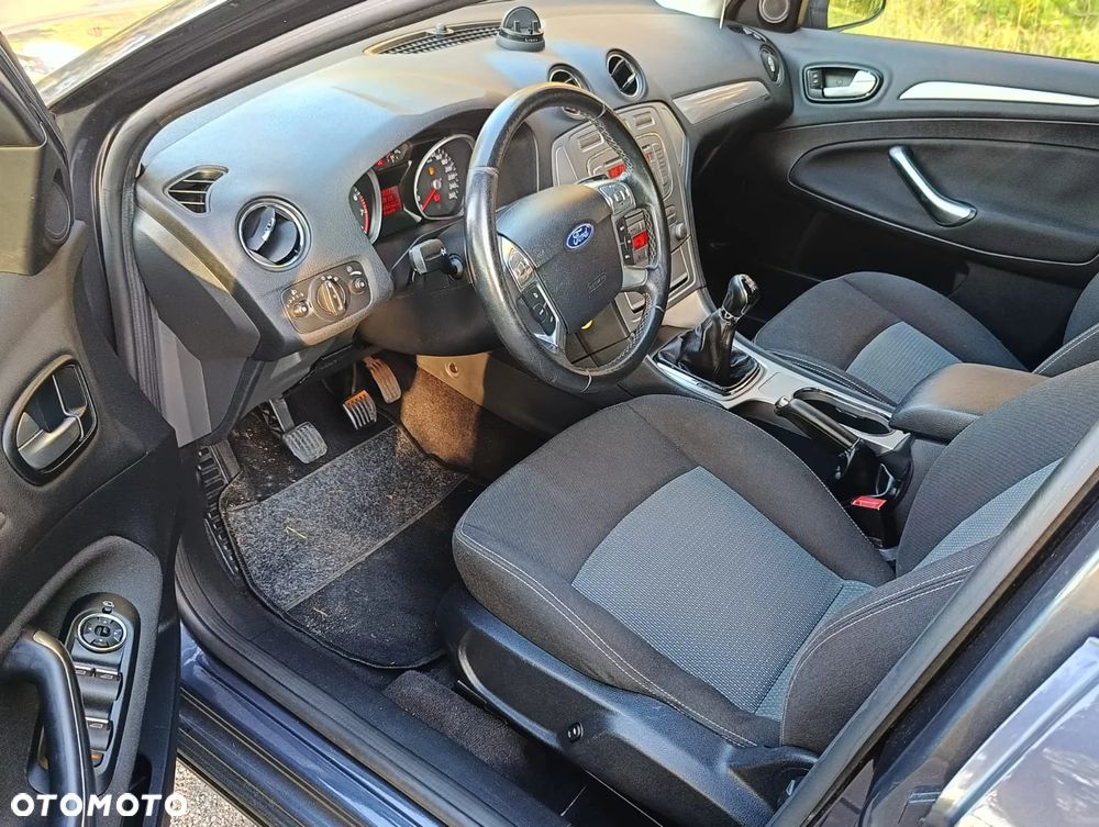 Ford Mondeo 2.0 Ambiente - 17