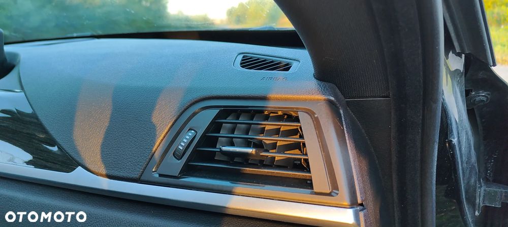 BMW Seria 3 328i xDrive Sport Line - 28