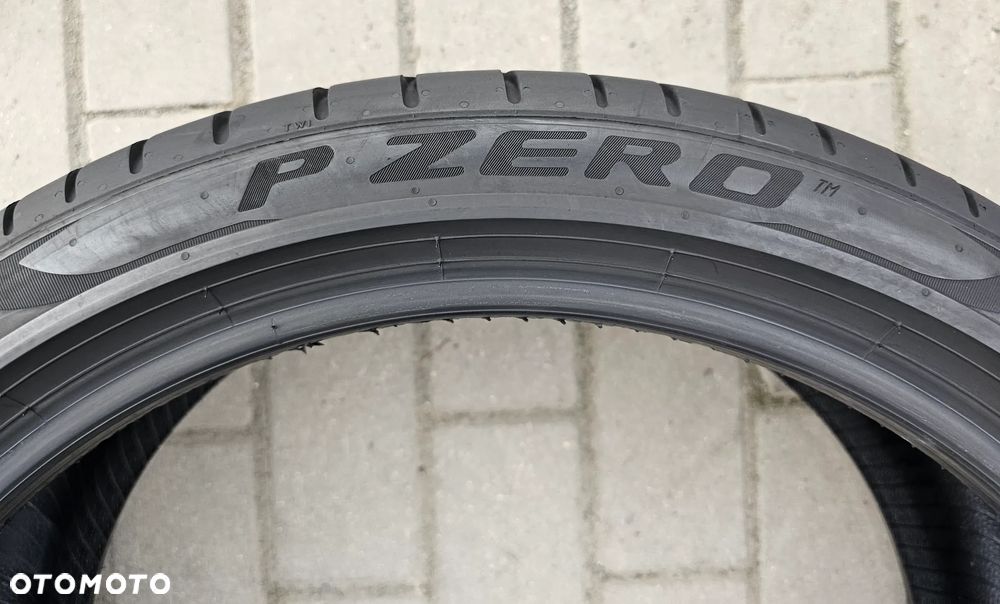 Pirelli P Zero 225/40R19 93 Y - 4