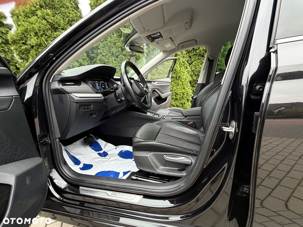 Skoda Octavia 2.0 TDI Sportline DSG - 32