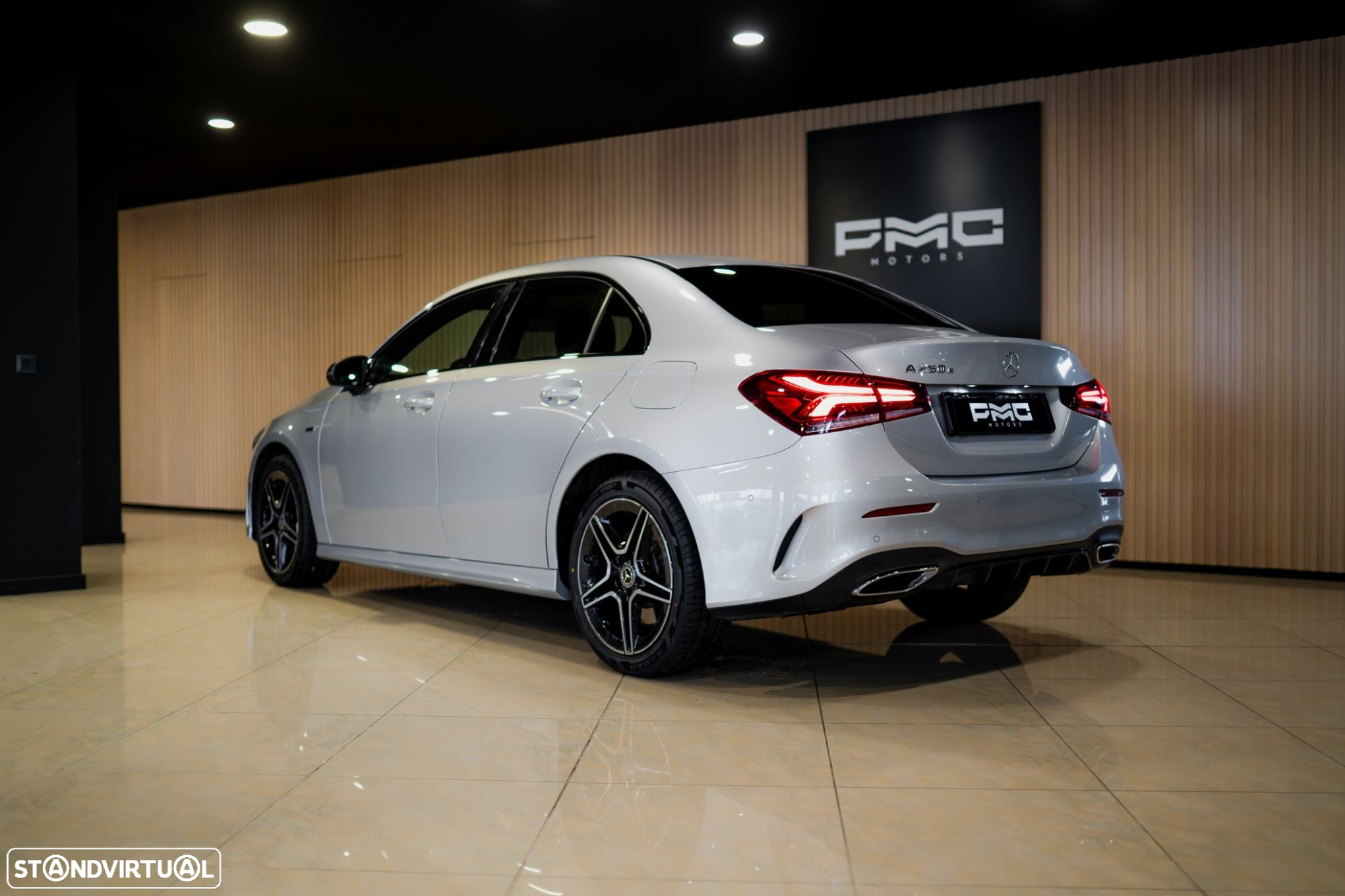 Mercedes-Benz A 250 Limousine e AMG Line - 3