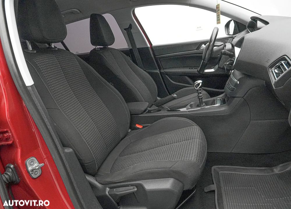 Peugeot 308 1.2 L PureTech Turbo S&S Allure - 14
