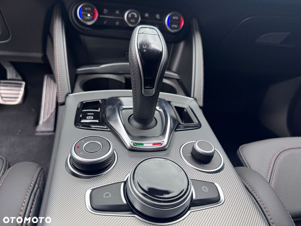 Alfa Romeo Stelvio - 15