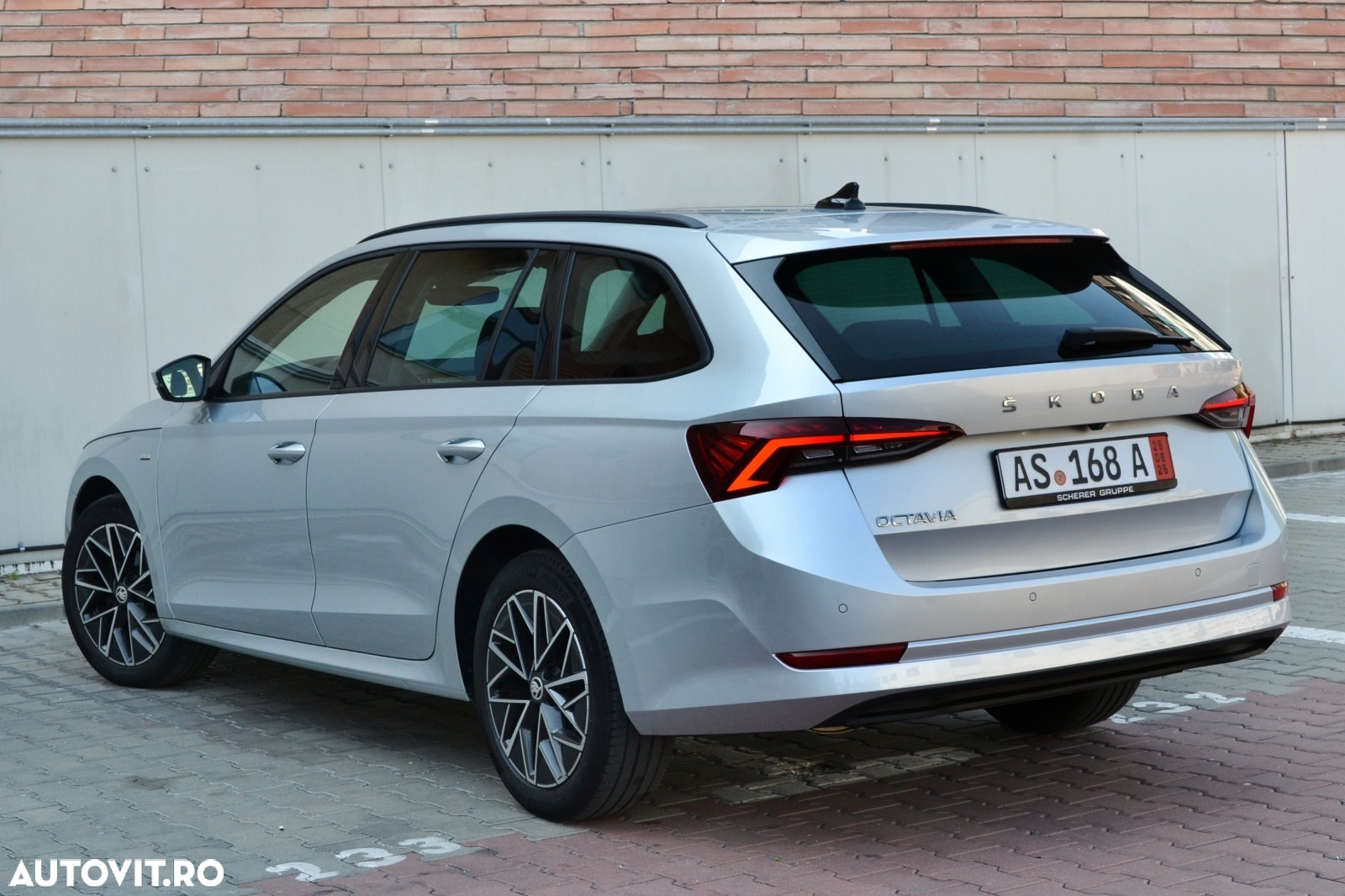 Skoda Octavia Combi 2.0 TDI DSG Clever - 24