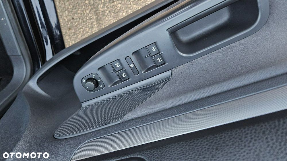 Volkswagen Golf 2.0 TDI DPF Highline - 17