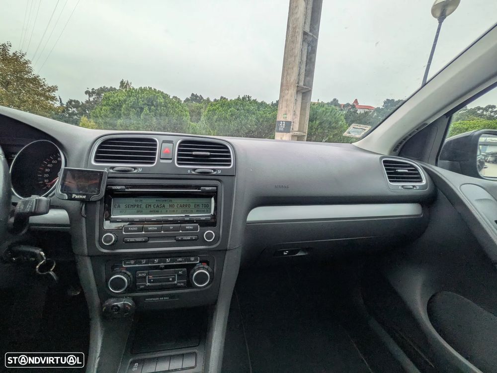 Volkswagen Golf 1.6 TDi Edition — fotografia 10