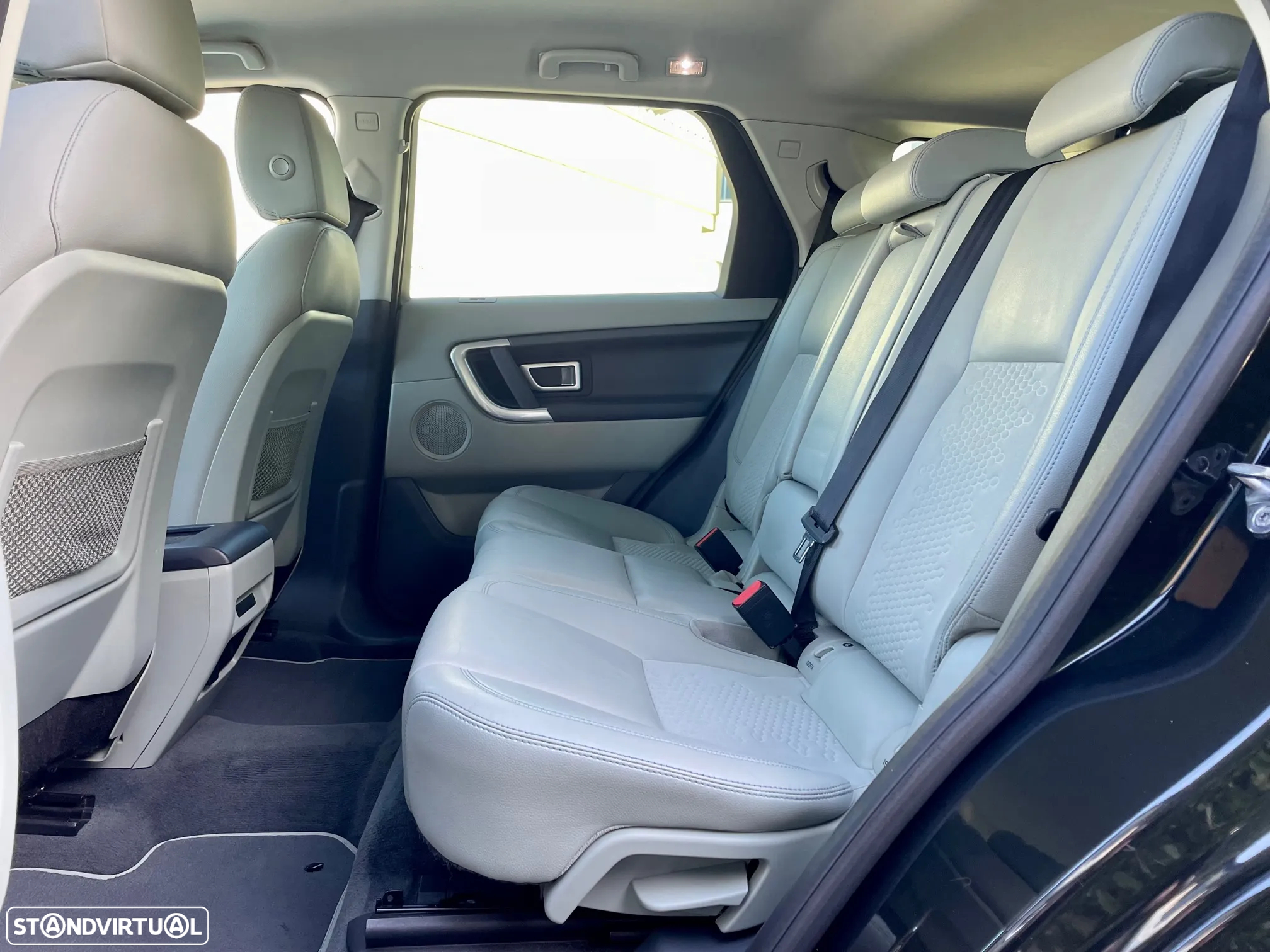 Land Rover Discovery Sport 2.0 TD4 SE - 30