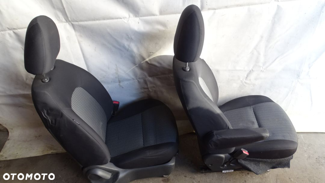FOTELE KOMPLET NISSAN MICRA K13 - 16