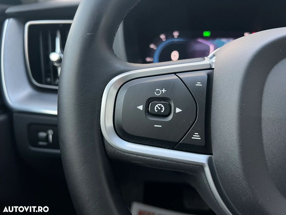 Volvo XC 60 B4 D AWD Geartronic Momentum Pro - 17