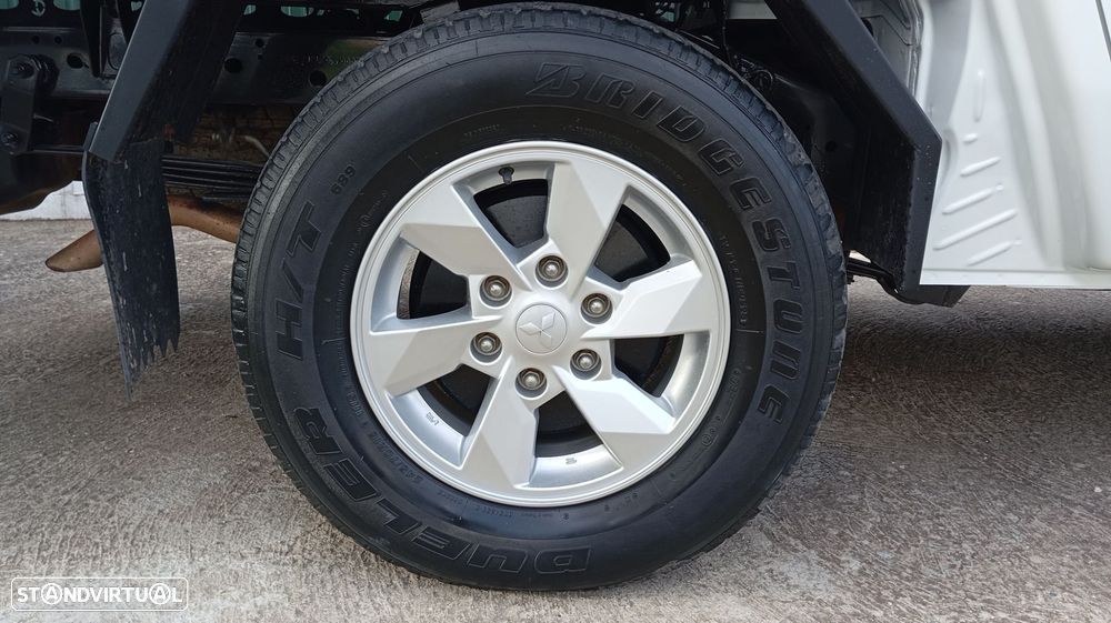 Mitsubishi L200 2.3 DI-D CD Invite 4WD - 29