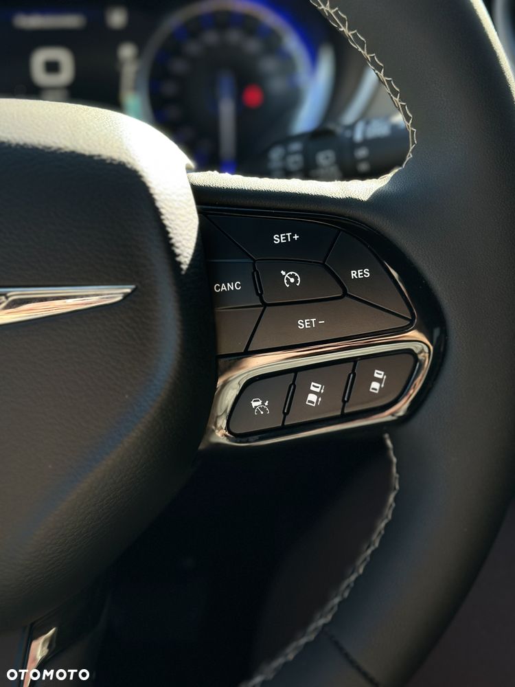 Chrysler Pacifica - 17