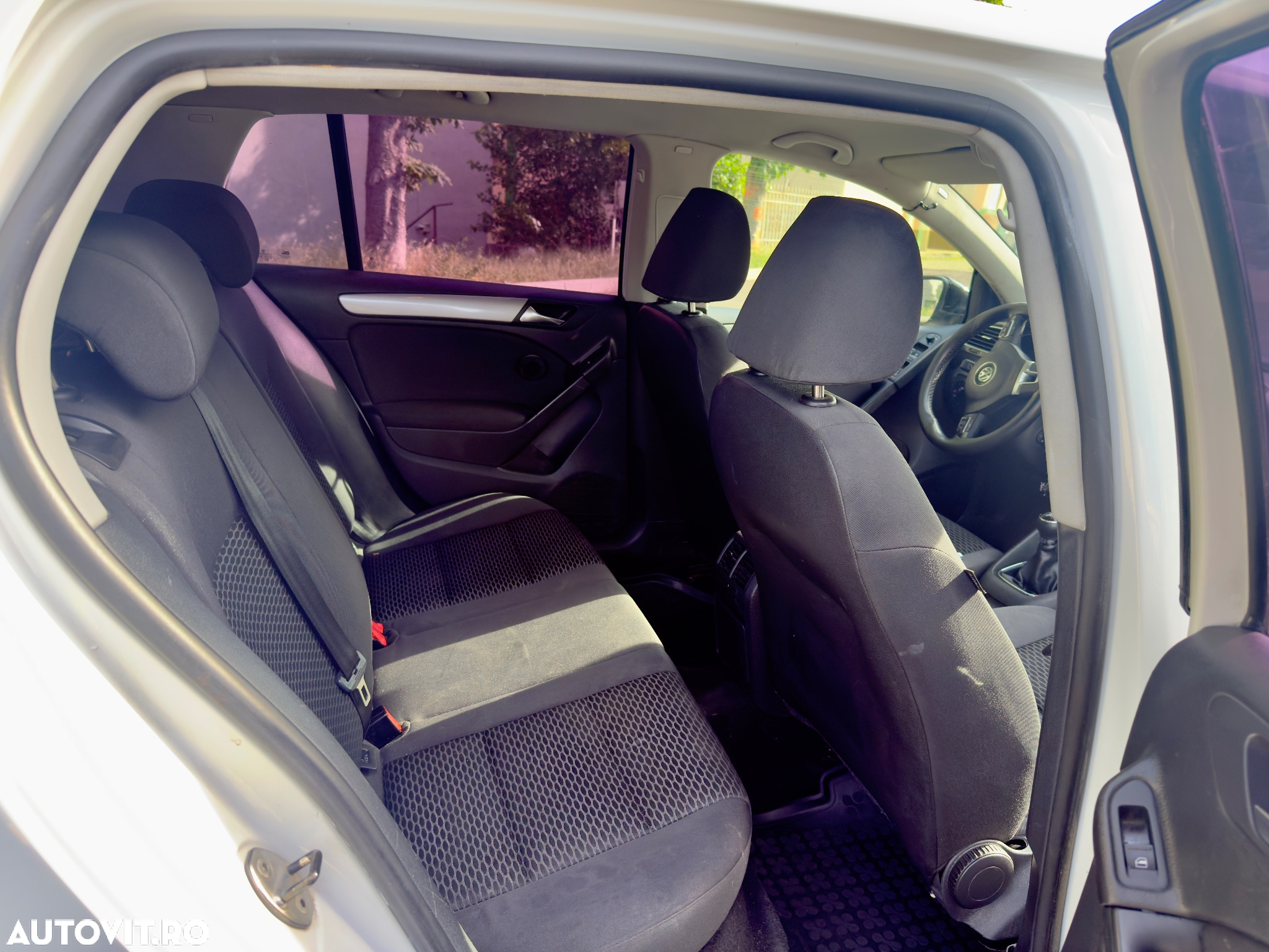 Volkswagen Golf 1.6 TDI DPF Comfortline - 12