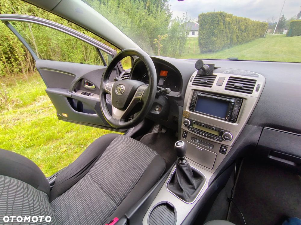 Toyota Avensis 1.8 Sol plus NAVI - 10