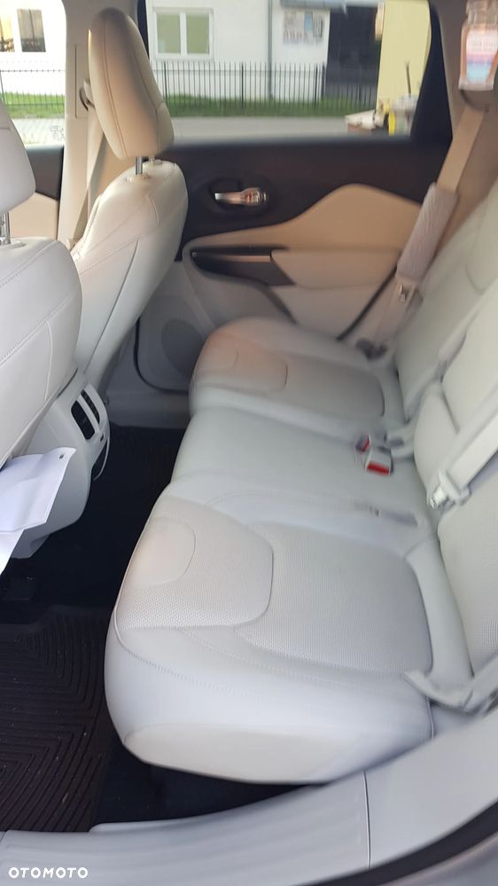 Jeep Cherokee - 9