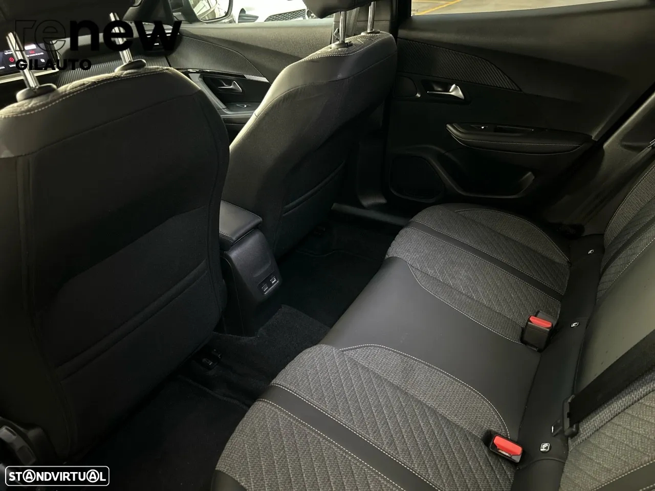 Peugeot 2008 1.5 BlueHDi Allure EAT8 - 23