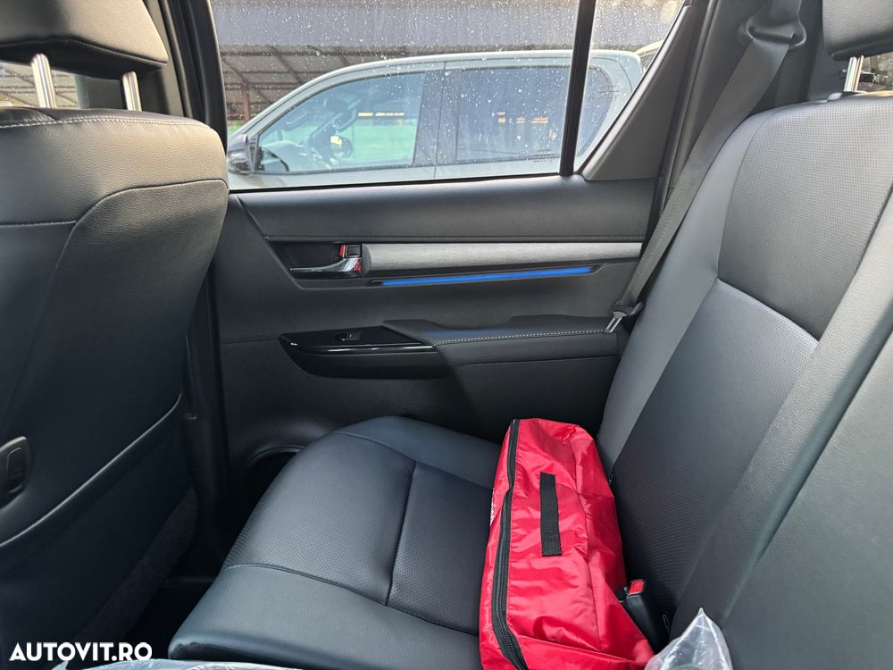 Toyota Hilux 2.8D 204CP 4x4 Double Cab AT MHEV Invincible - 17