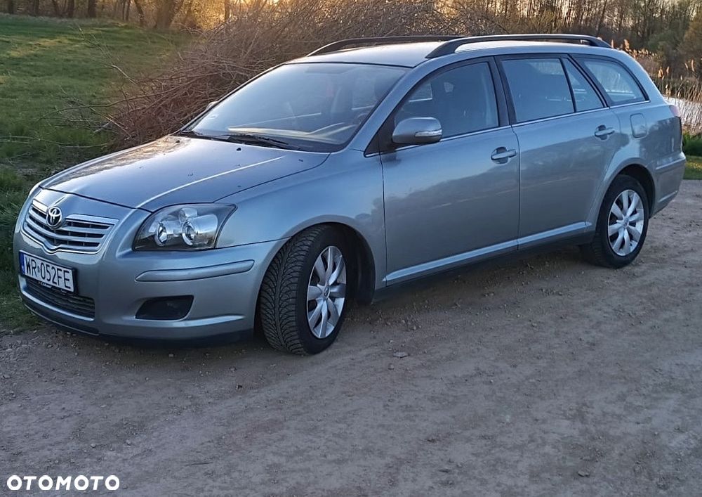 Toyota Avensis 1.8 VVT-i Sol - 1