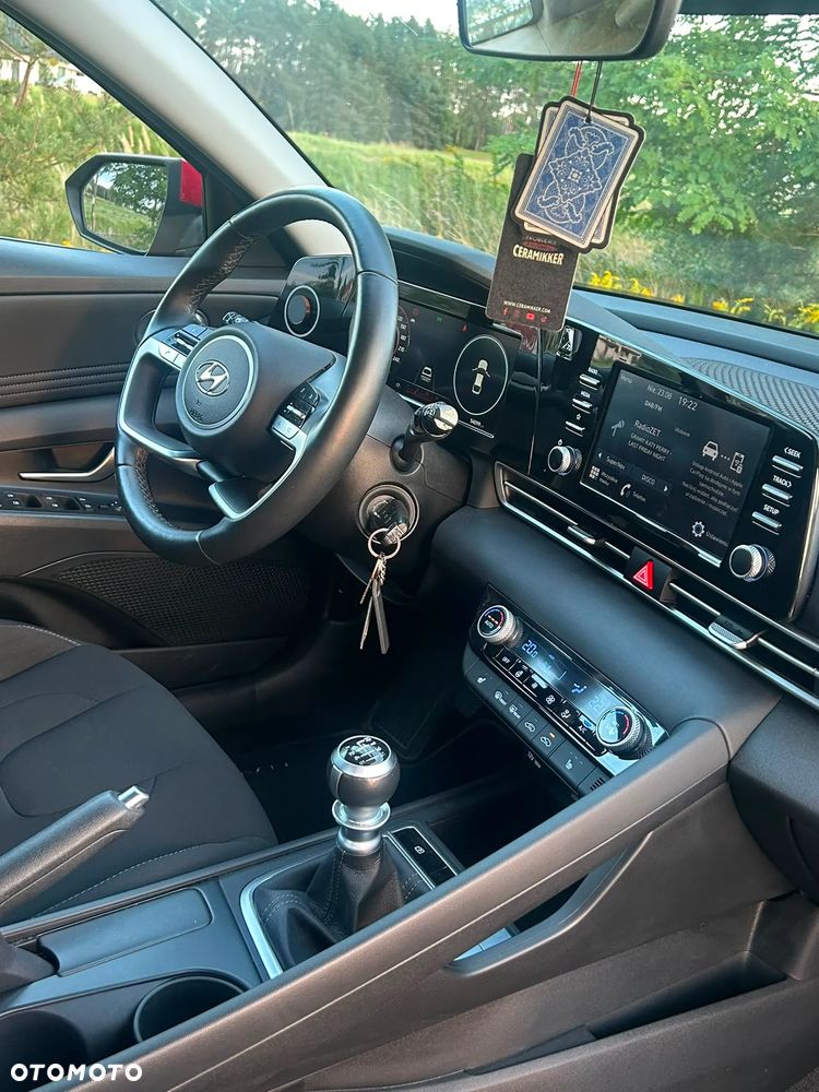Hyundai Elantra 1.6 Executive - 12