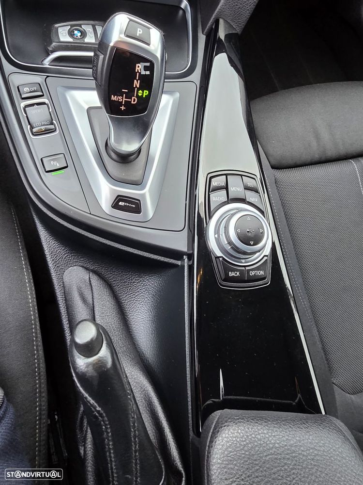 BMW 330 e iPerformance Line Sport - 11