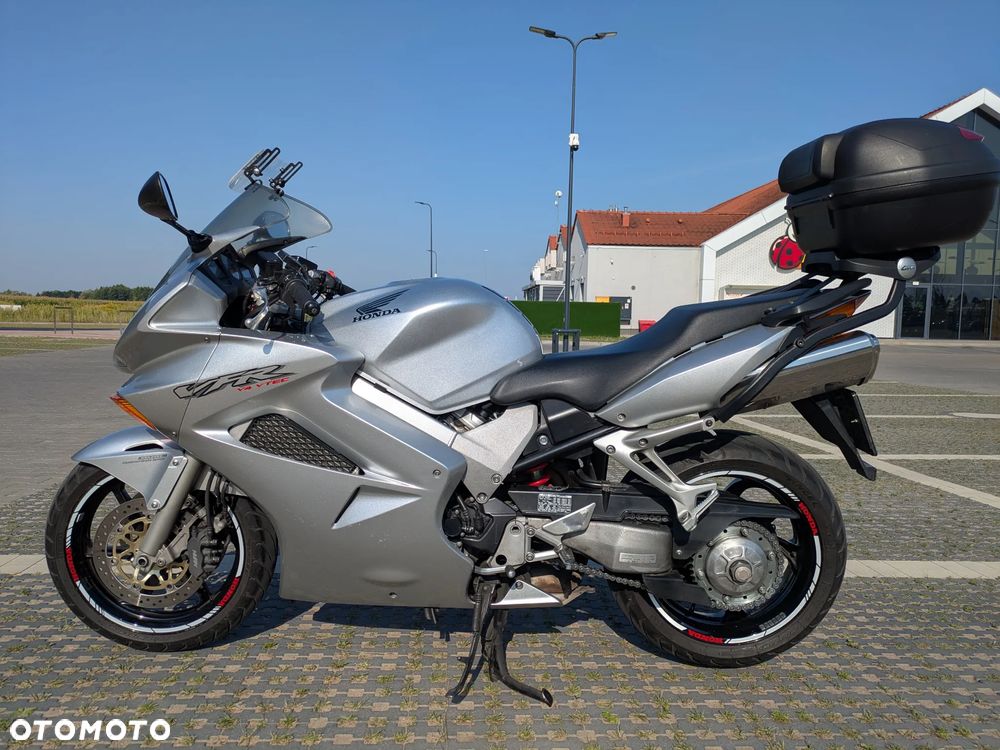 Honda VFR - 12