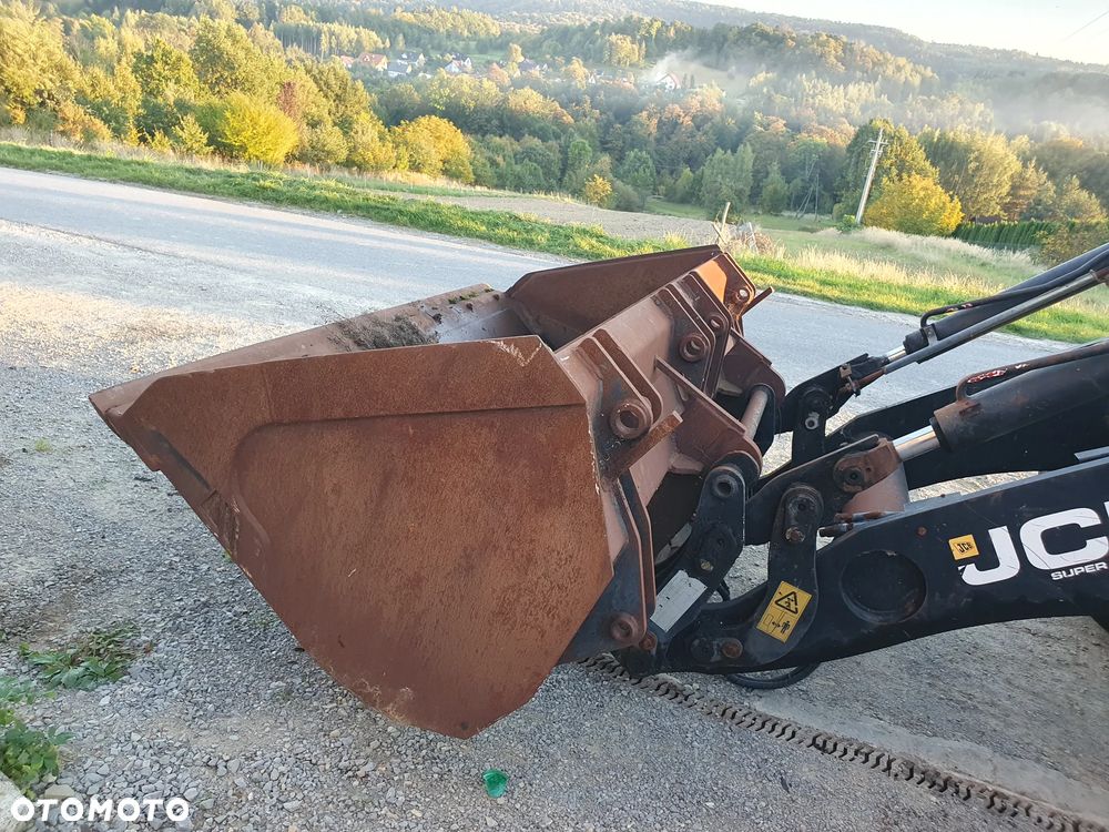 JCB - 8