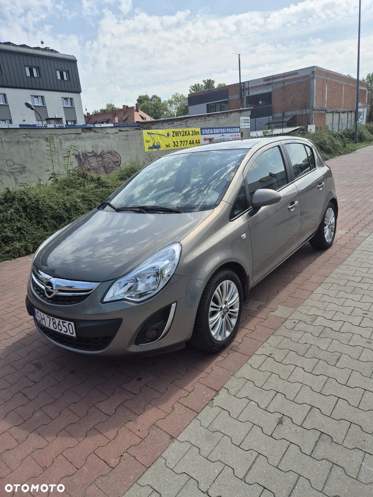 Opel Corsa 1.4 16V Cosmo - 2