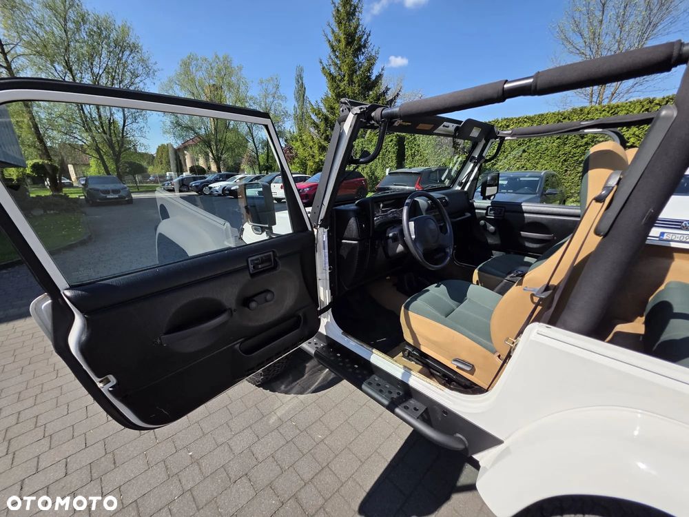 Jeep Wrangler - 21