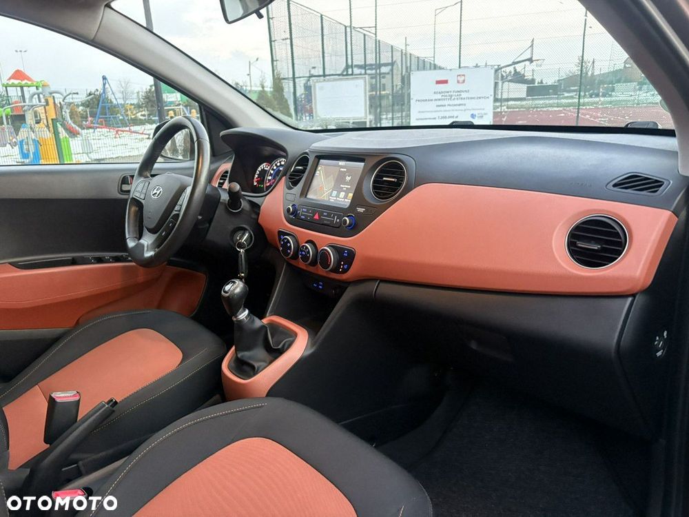 Hyundai i10 1.0 Fifa World Cup Edition - 13