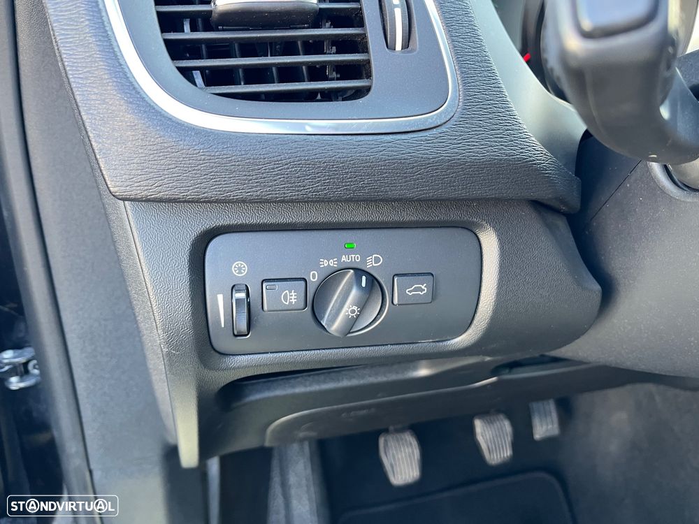Volvo V40 2.0 D3 Momentum - 19