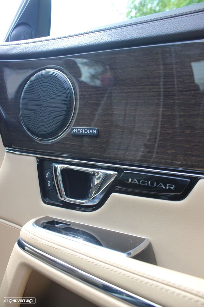 Jaguar XJ 3.0 D V6 Luxury - 14