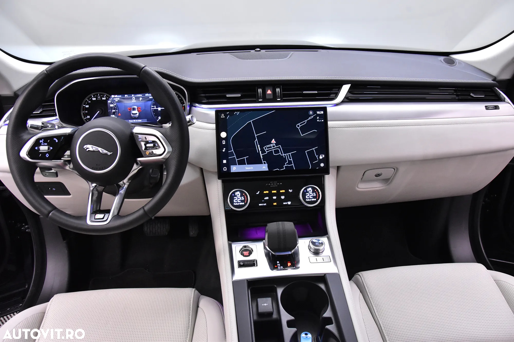 Jaguar F-Pace - 9
