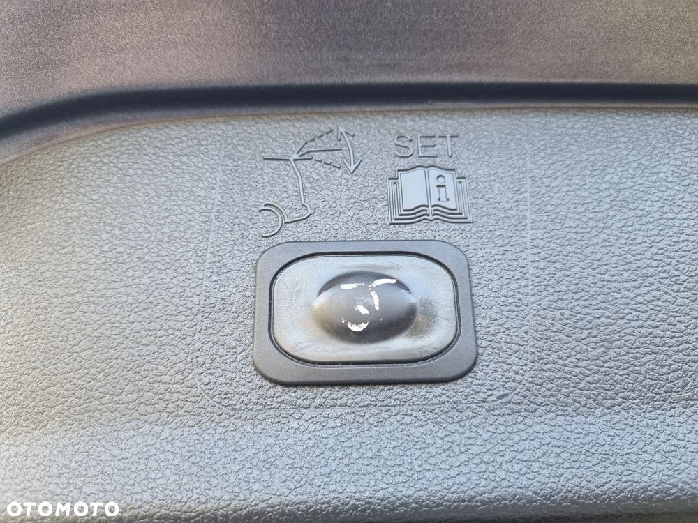 Ford Kuga 2.0 TDCi 2x4 ST-Line - 16