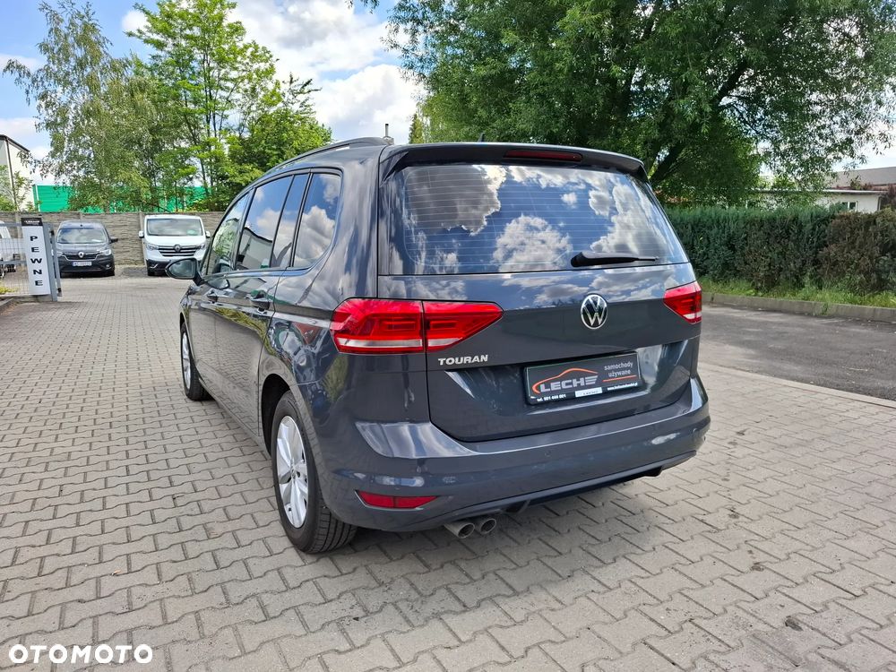 Volkswagen Touran - 34