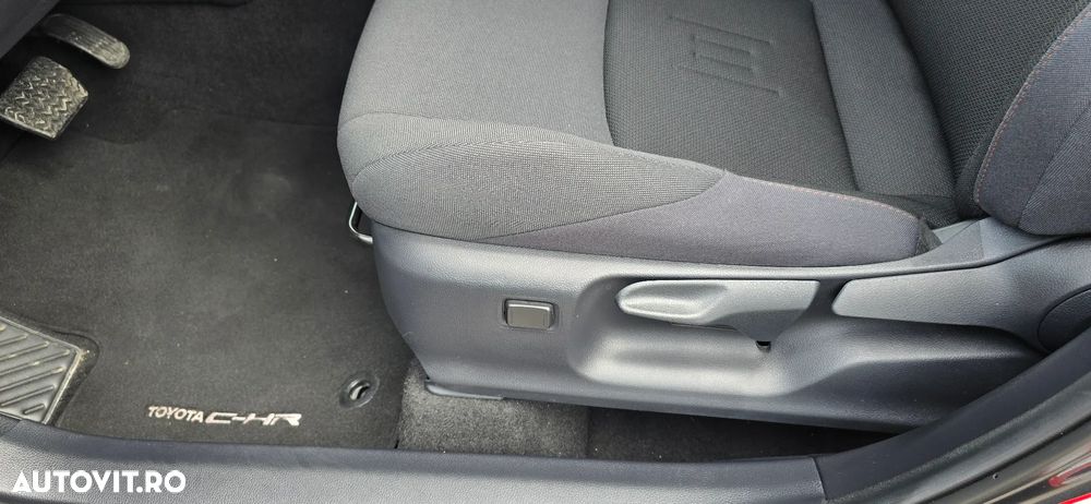 Toyota C-HR 1.8 Hybrid Team Deutschland - 14