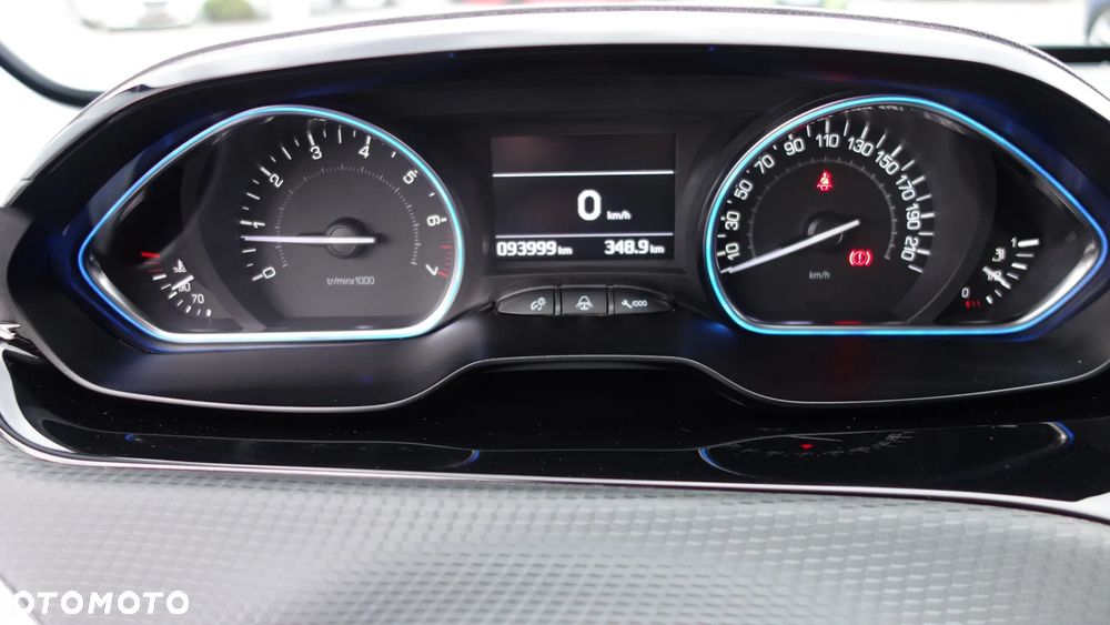 Peugeot 2008 1.2 Pure Tech Allure S&S - 22