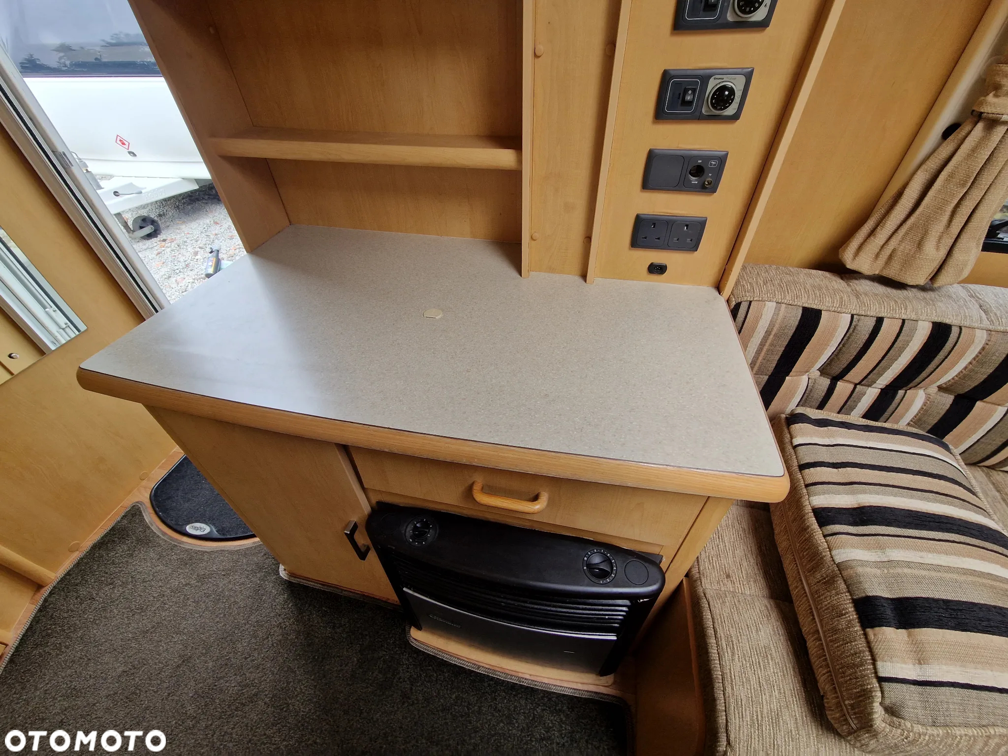 Elddis Xplore 402 - 9