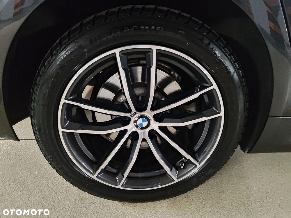 BMW Seria 5 520d xDrive - 17