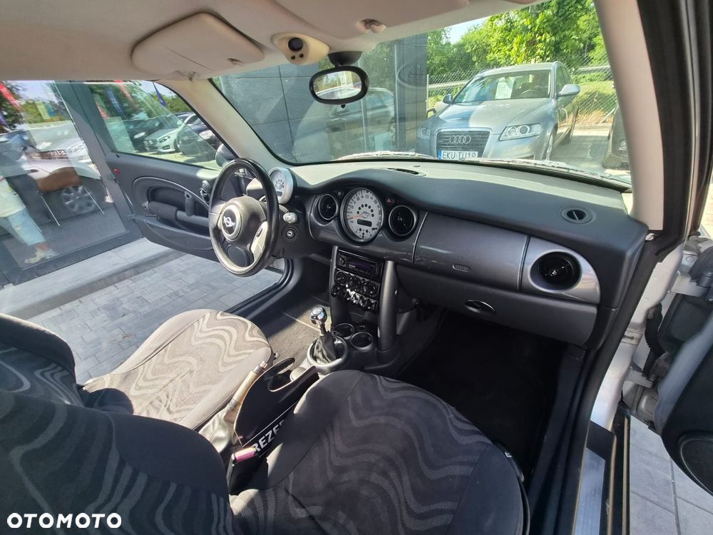 MINI Cooper Standard - 16