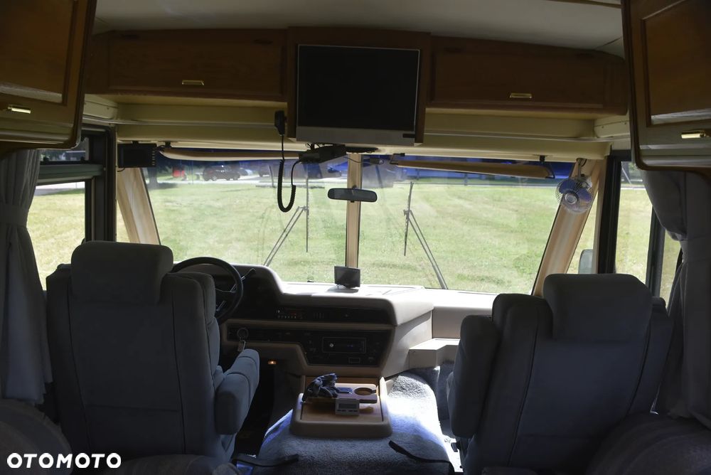Chevrolet WINNEBAGO - 21
