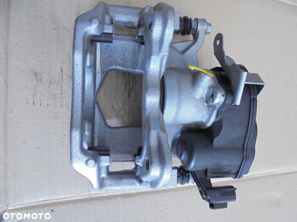 ZACISK HAMULCOWY TYŁ LEWY ELEKTRYCZNY FIAT DUCATO 2021-52208194 - 2