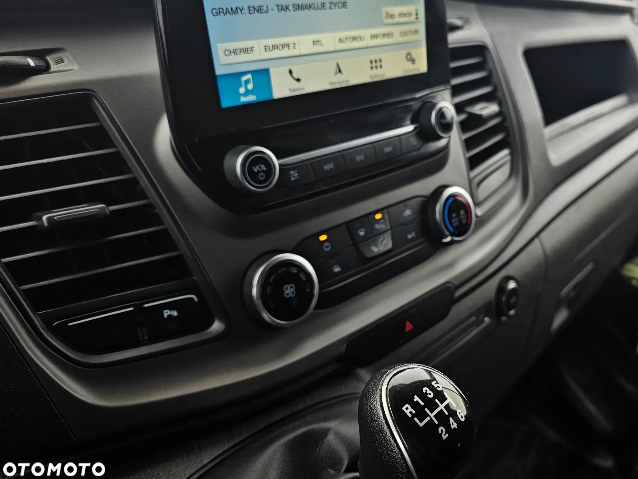 Ford TRANSIT CUSTOM - 11