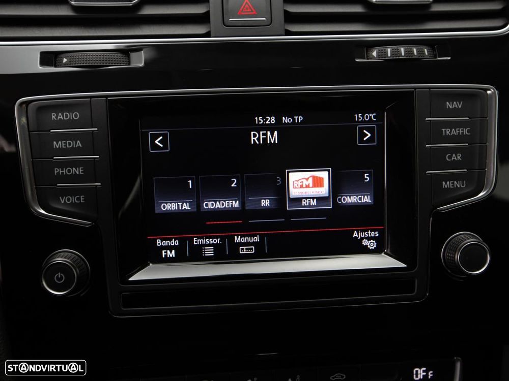 VW Golf 1.6 TDi Highline DSG - 22