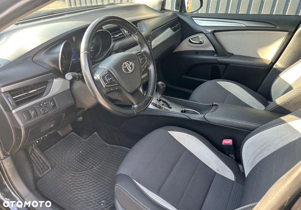 Toyota Avensis - 11