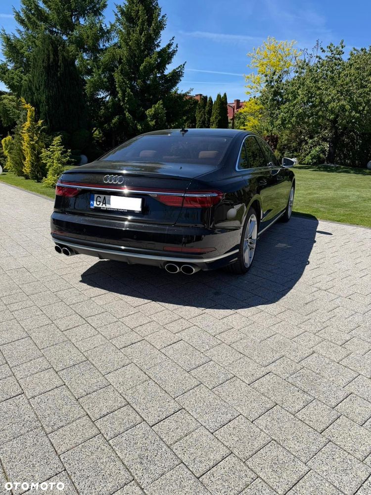 Audi S8 - 4