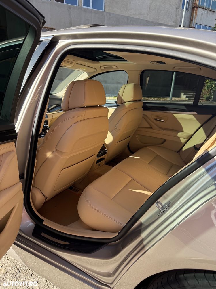 BMW Seria 5 520d xDrive - 13