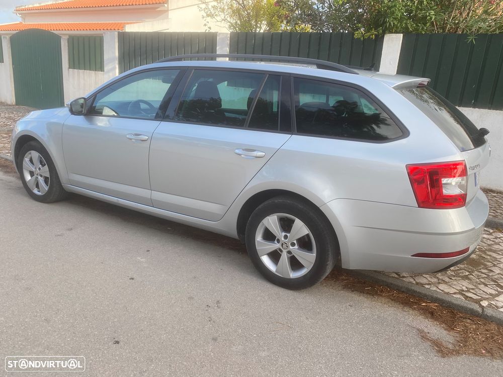 Skoda Octavia 1.6 TDI DSG Ambition - 3