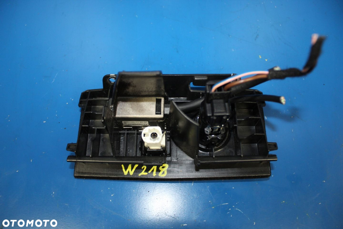 MERCEDES CLS W218 GNIAZDO MODUŁ USB 12V - 2