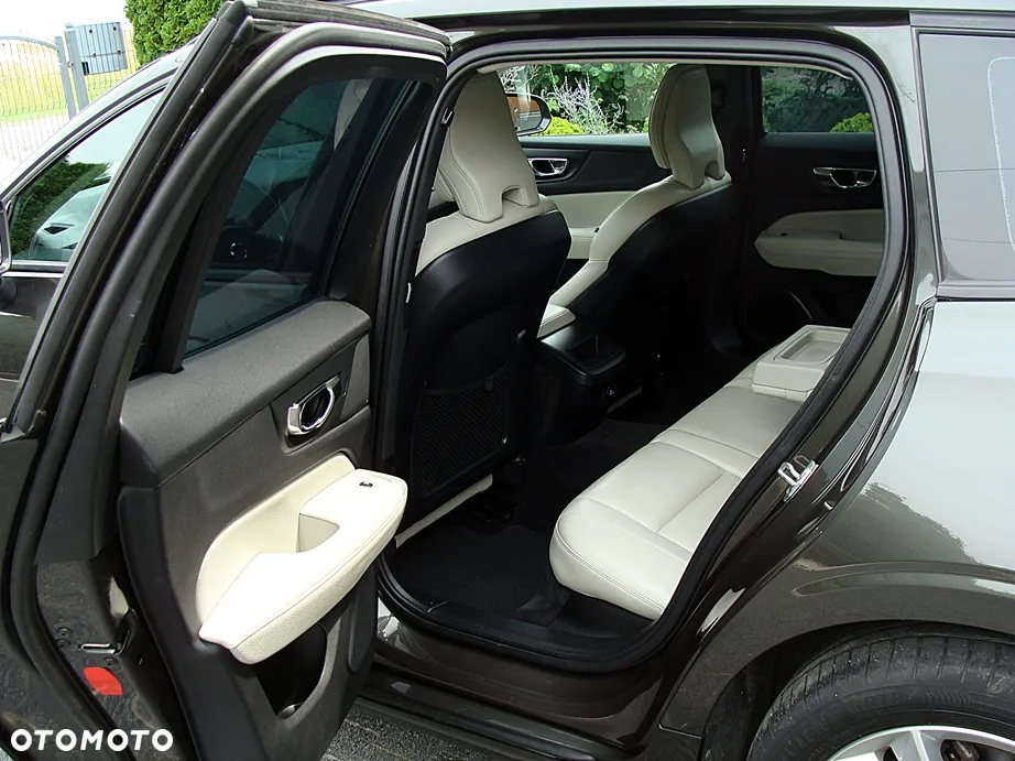 Volvo V60 D3 Momentum Pro - 19