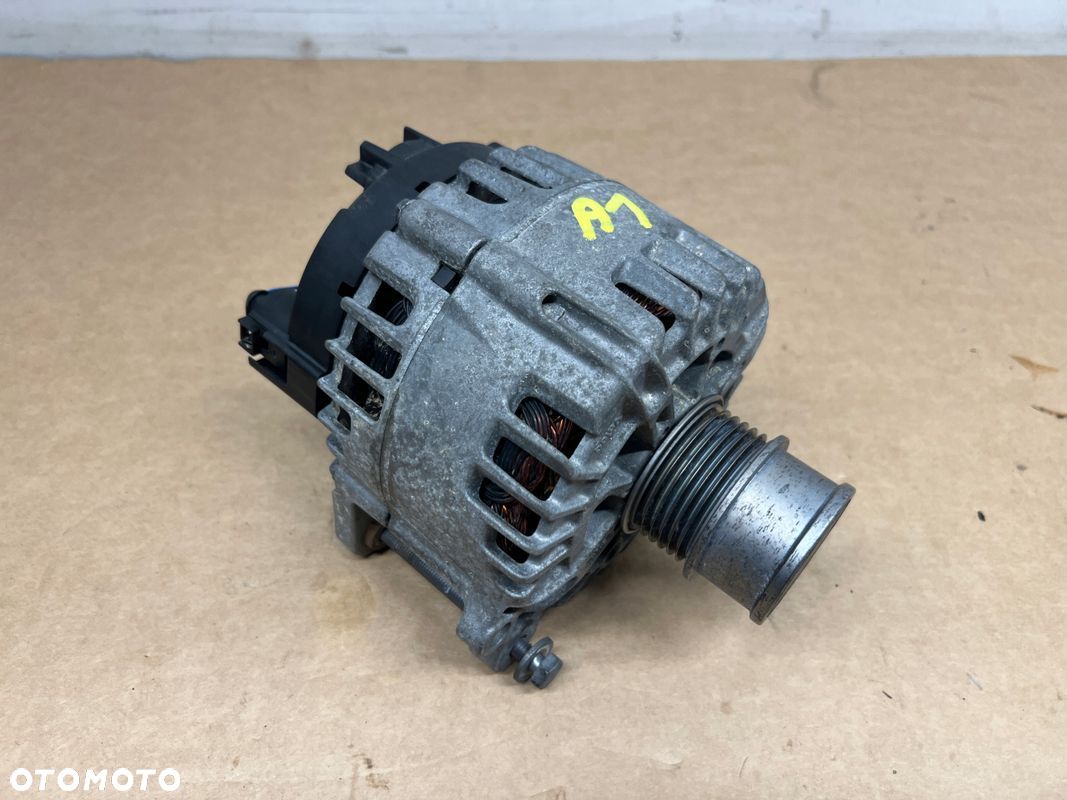 Audi A1 8X 1.0 TSI alternator 04C903023M - 1