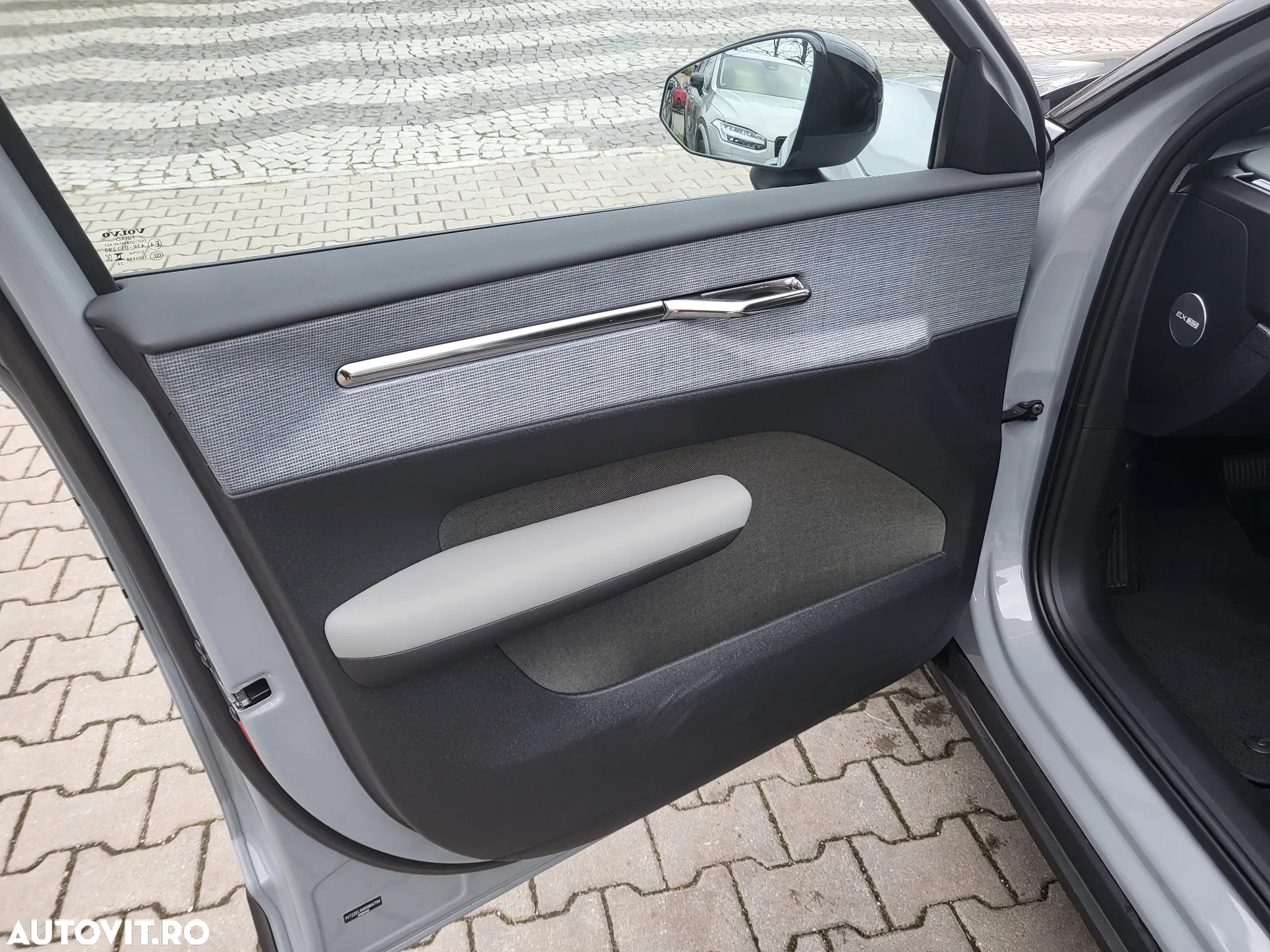 Volvo EX30 Single Motor Extended Range Plus - 28